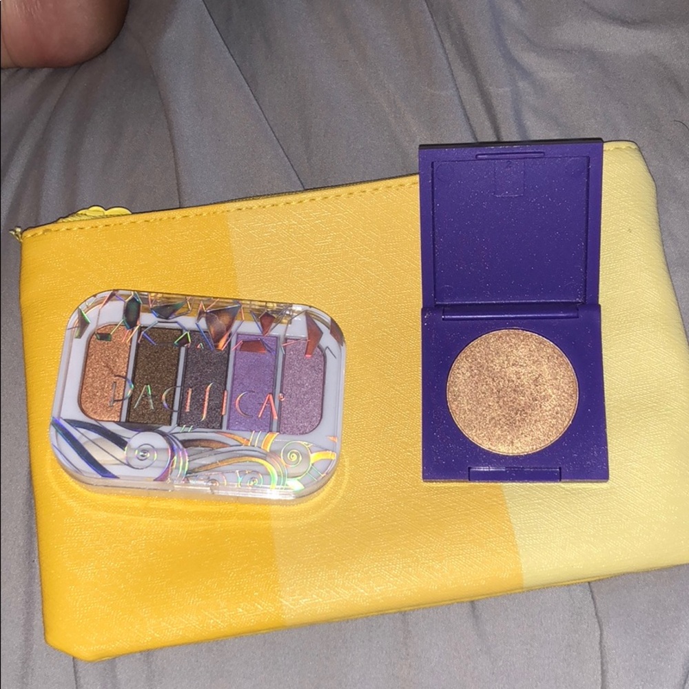 Eyeshadow bundle with makeup bag.